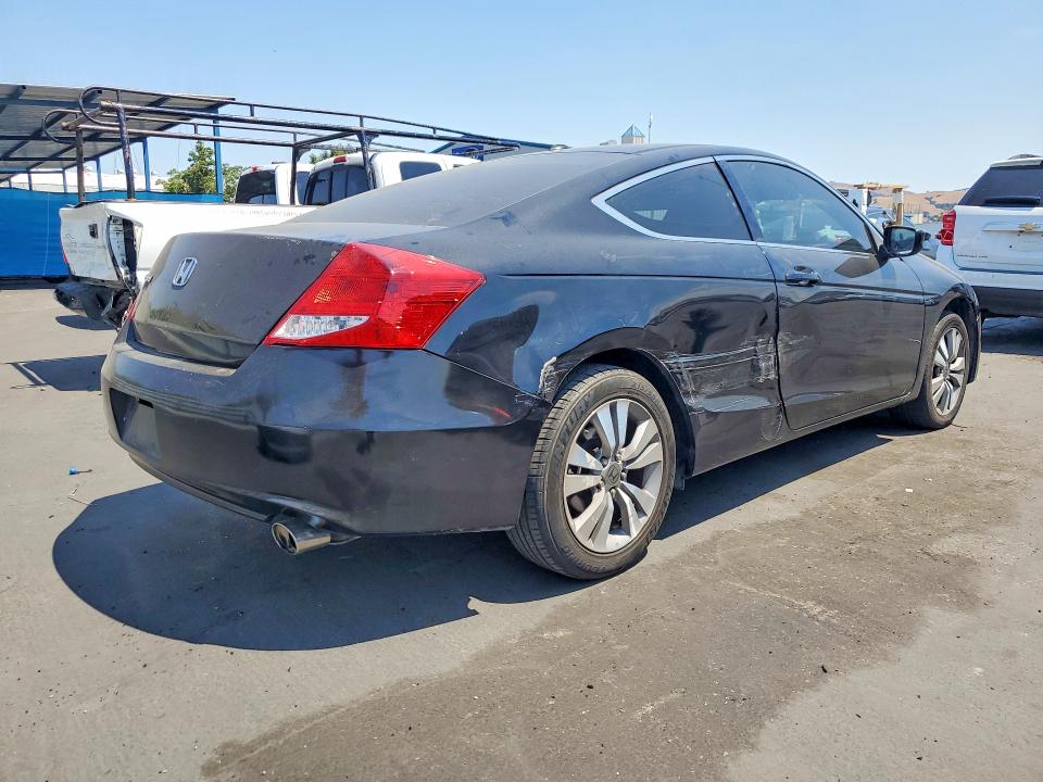 57915406 :رقم المزاد ، 1HGCS1B85BA013129 vin ، 2011 Honda Accord مزاد بيع