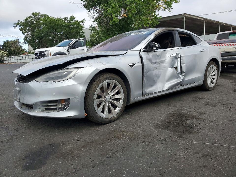 2018 Tesla Model S მანქანა იყიდება აუქციონზე, vin: 5YJSA1E23JF256805, აუქციონის ნომერი: 58753846