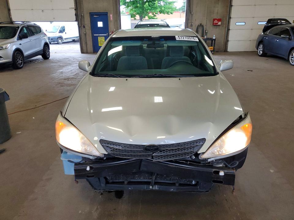 57215976 :رقم المزاد ، 4T1BE32K82U076907 vin ، 2002 Toyota Camry مزاد بيع