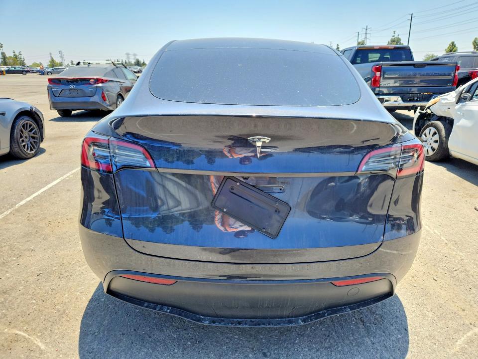2025 Tesla Model Y მანქანა იყიდება აუქციონზე, vin: 7SAYGDEDXSF277988, აუქციონის ნომერი: 56351316