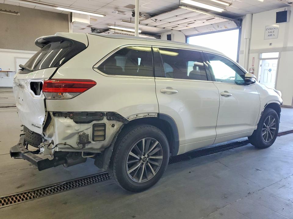 2018 Toyota Highlander მანქანა იყიდება აუქციონზე, vin: 5TDJZRFH0JS884984, აუქციონის ნომერი: 56255406