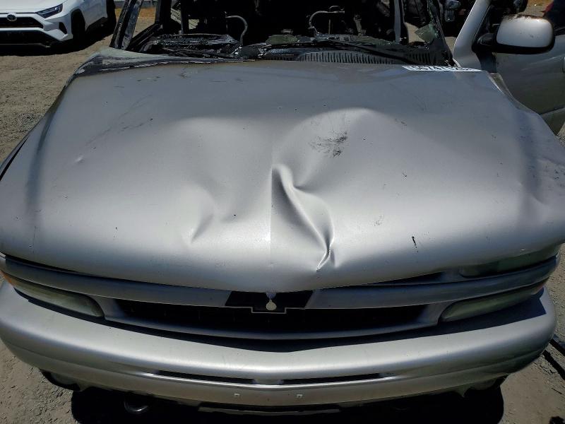 2004 Chevrolet Suburban მანქანა იყიდება აუქციონზე, vin: 3GNFK16T94G305744, აუქციონის ნომერი: 56747126