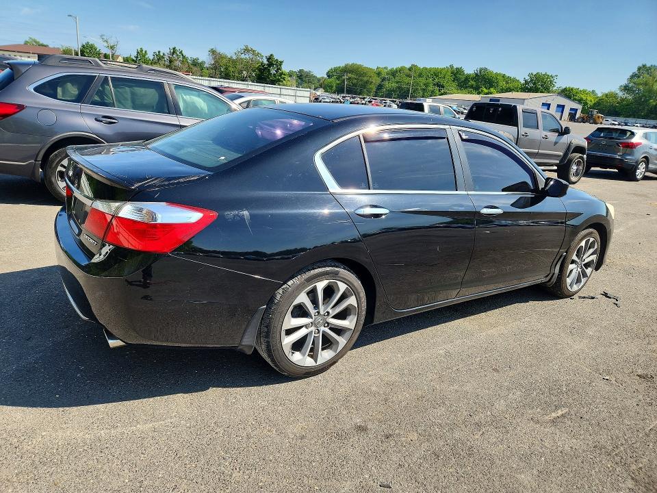 56742396 :رقم المزاد ، 1HGCR2F52FA108528 vin ، 2015 Honda Accord مزاد بيع