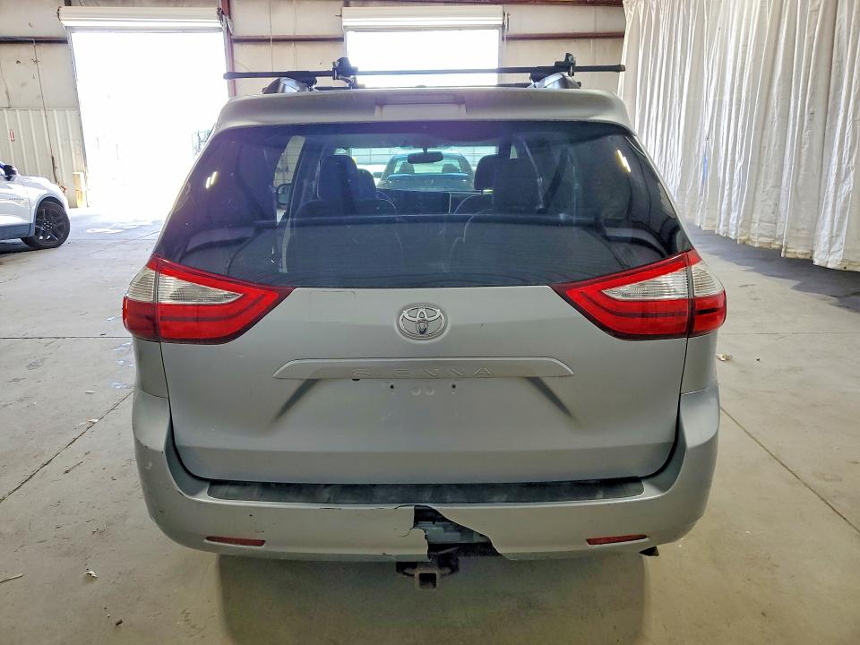 2015 Toyota Sienna მანქანა იყიდება აუქციონზე, vin: 5TDKK3DC4FS688972, აუქციონის ნომერი: 57300196