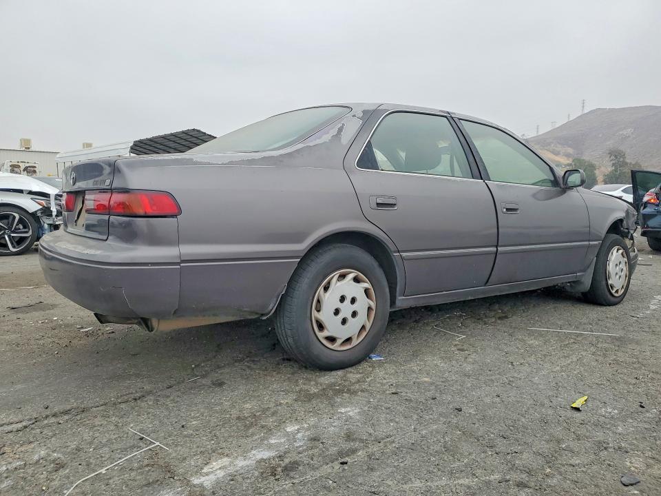 1998 Toyota Camry მანქანა იყიდება აუქციონზე, vin: JT2BG22KXW0241810, აუქციონის ნომერი: 55525356