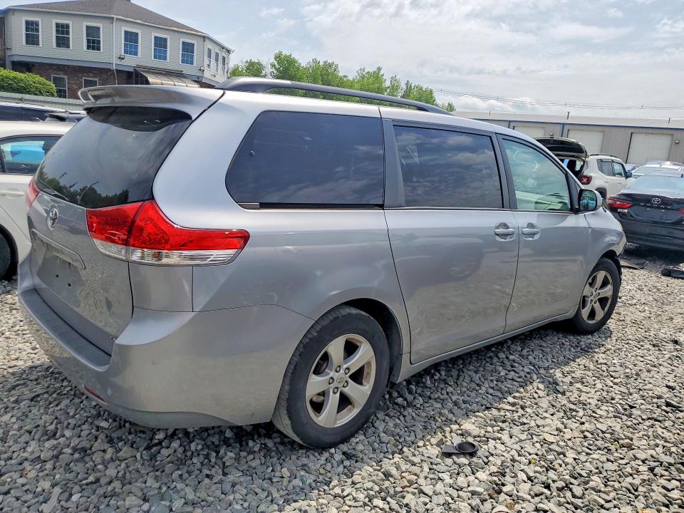 2014 Toyota Sienna მანქანა იყიდება აუქციონზე, vin: 5TDKK3DC9ES518072, აუქციონის ნომერი: 57130546