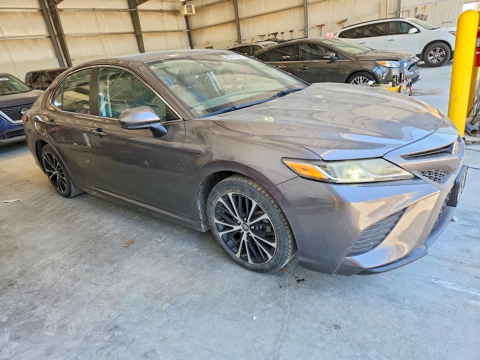 56271206 :رقم المزاد ، 4T1B11HK0KU692706 vin ، 2019 Toyota Camry مزاد بيع