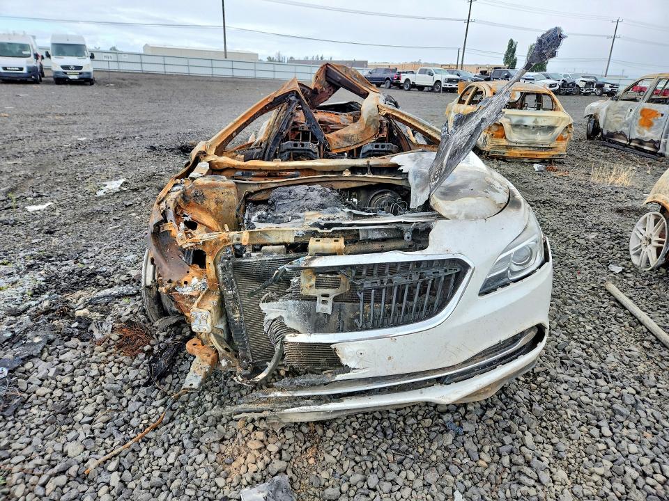 56303666 :رقم المزاد ، 1G4ZR5SS7HU159235 vin ، 2017 Buick Lacrosse مزاد بيع