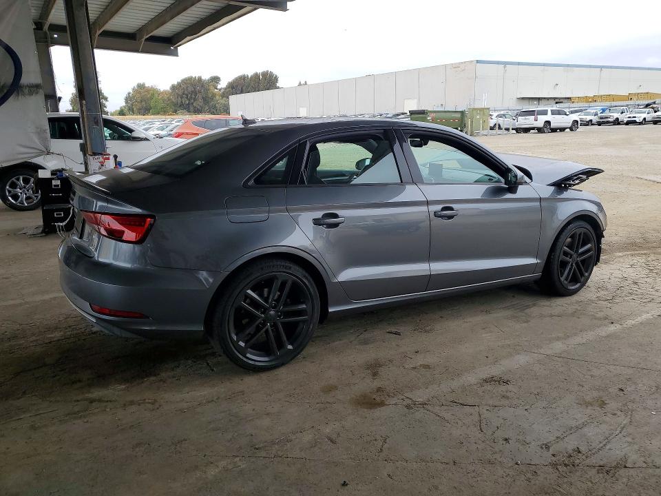 Продажа на аукционе авто 2018 Audi A3, vin: WAUAUGFF1J1040934, номер лота: 58132286