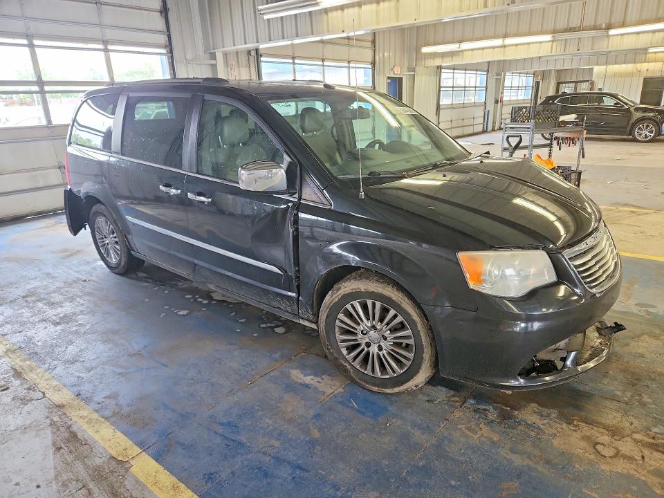 58440806 :رقم المزاد ، 2A4RR6DG0BR500234 vin ، 2011 Chrysler Town & Country مزاد بيع