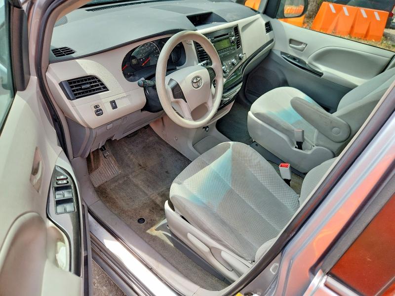 58151136 :رقم المزاد ، 5TDZK3DC7DS309619 vin ، 2013 Toyota Sienna مزاد بيع