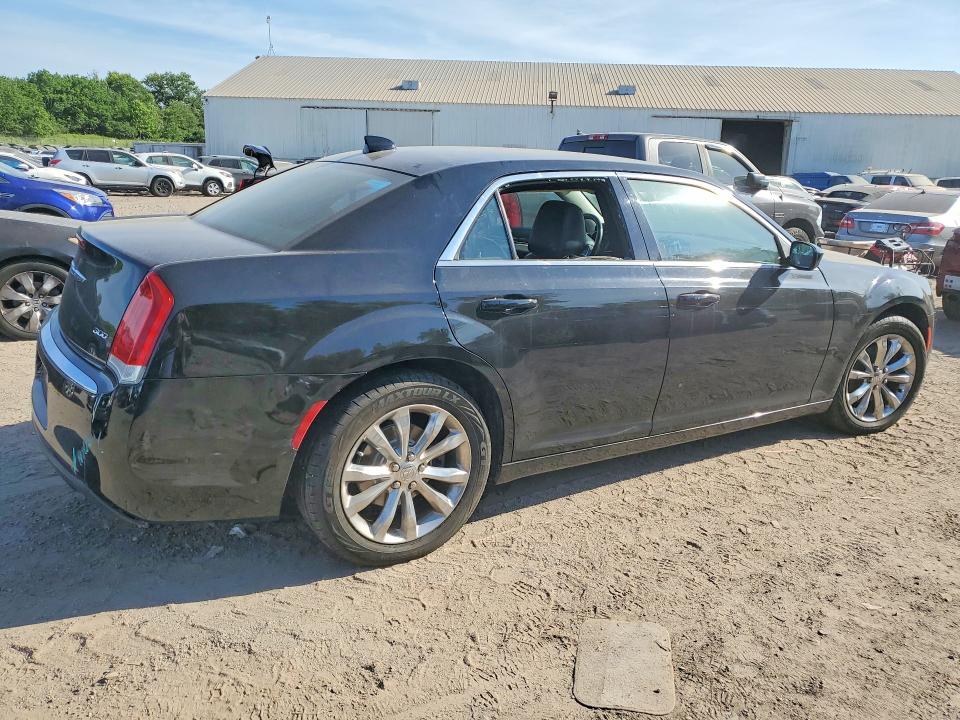 Продажа на аукционе авто 2017 Chrysler 300, vin: 2C3CCARGXHH585854, номер лота: 56048226