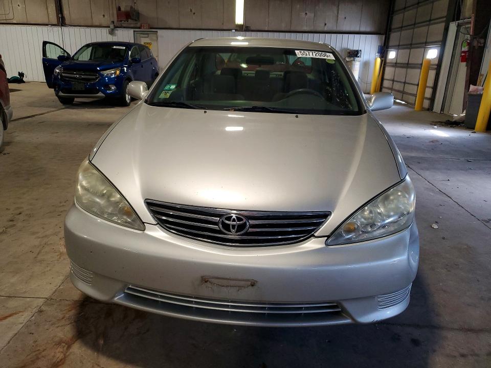55772006 :رقم المزاد ، 4T1BE32K95U567331 vin ، 2005 Toyt Camry مزاد بيع