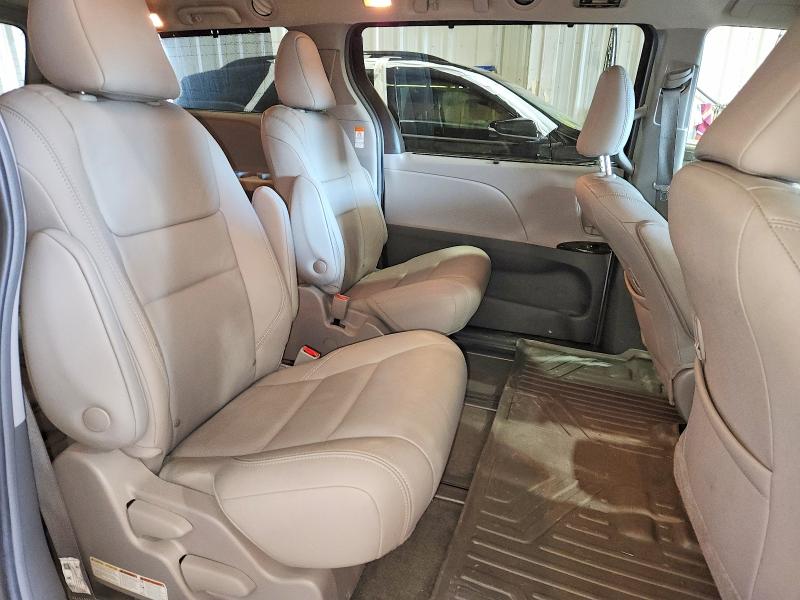 55655906 :رقم المزاد ، 5TDDZ3DC2JS201880 vin ، 2018 Toyota Sienna مزاد بيع