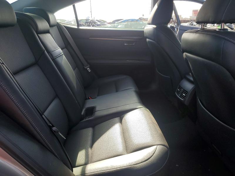 56185546 :رقم المزاد ، 58ABK1GG4JU085192 vin ، 2018 Lexus Es مزاد بيع