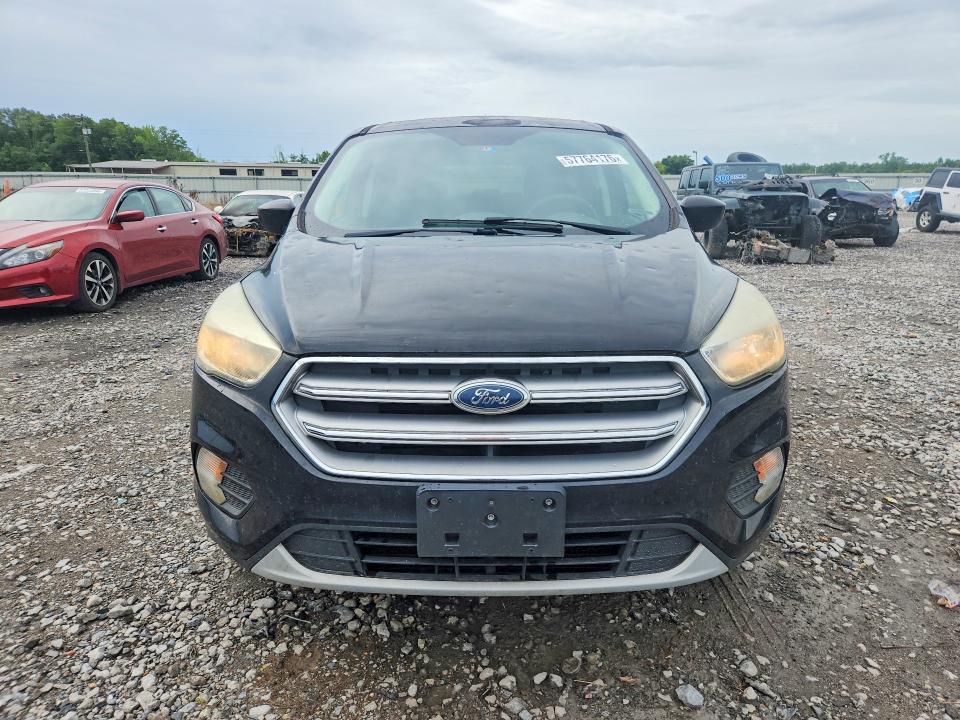 57764176 :رقم المزاد ، 1FMCU0GD6HUD10180 vin ، 2017 Ford Escape مزاد بيع