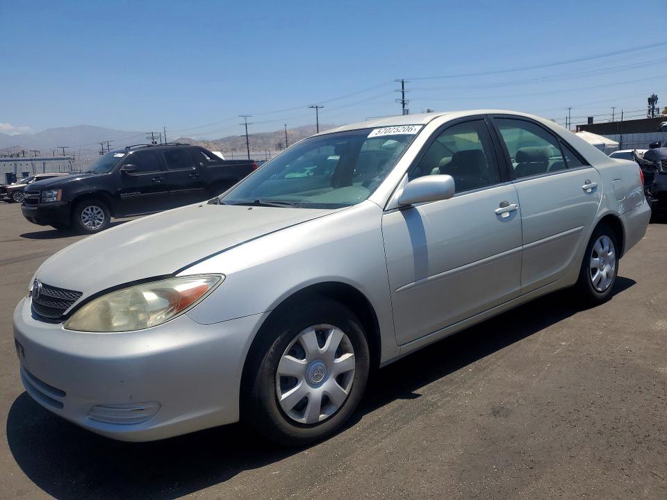 57025206 :رقم المزاد ، 4T1BE30K82U006147 vin ، 2002 Toyota Camry مزاد بيع