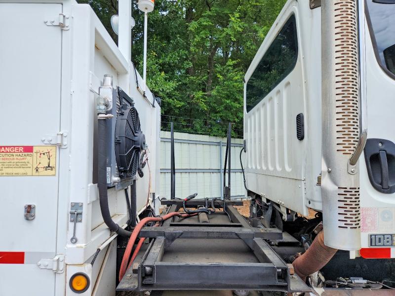Продаж на аукціоні авто 2015 Freightliner 108sd, vin: 1FVAG0CY0FHGE3379, номер лоту: 58372246