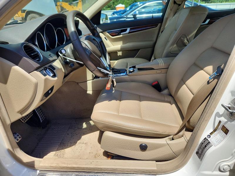 57026296 :رقم المزاد ، WDDGF8AB1EA938429 vin ، 2014 Mercedes-benz C مزاد بيع