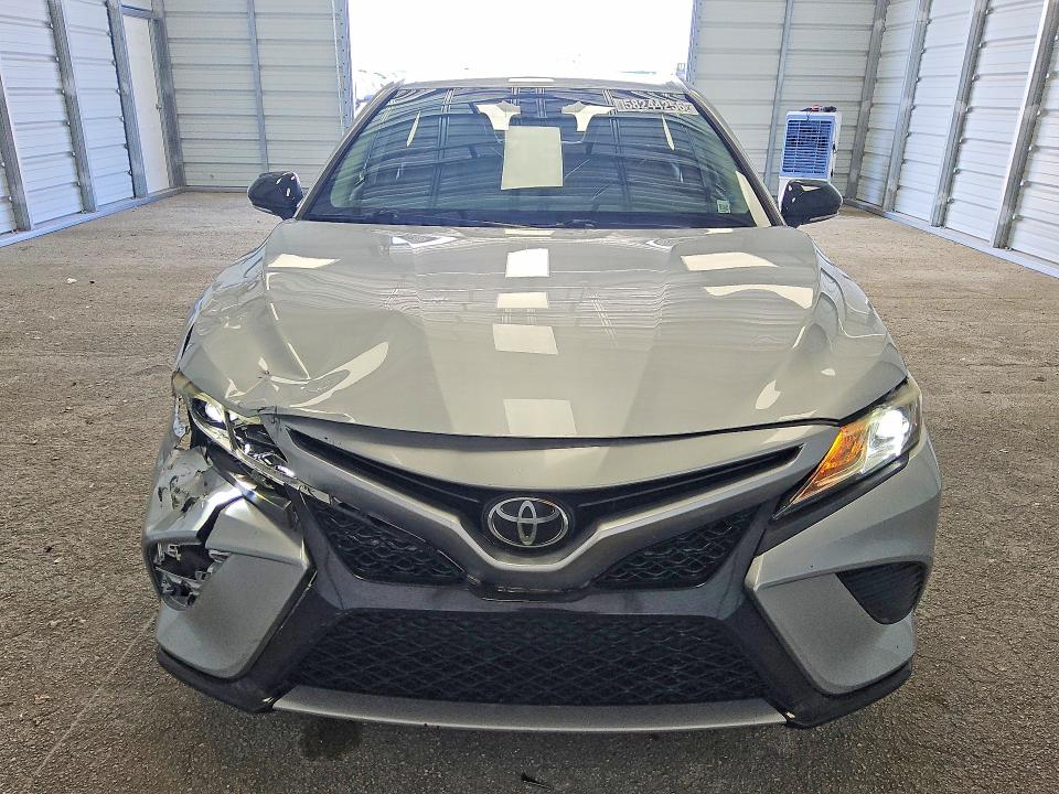 58244256 :رقم المزاد ، 4T1B11HKXKU803522 vin ، 2019 Toyota Camry مزاد بيع