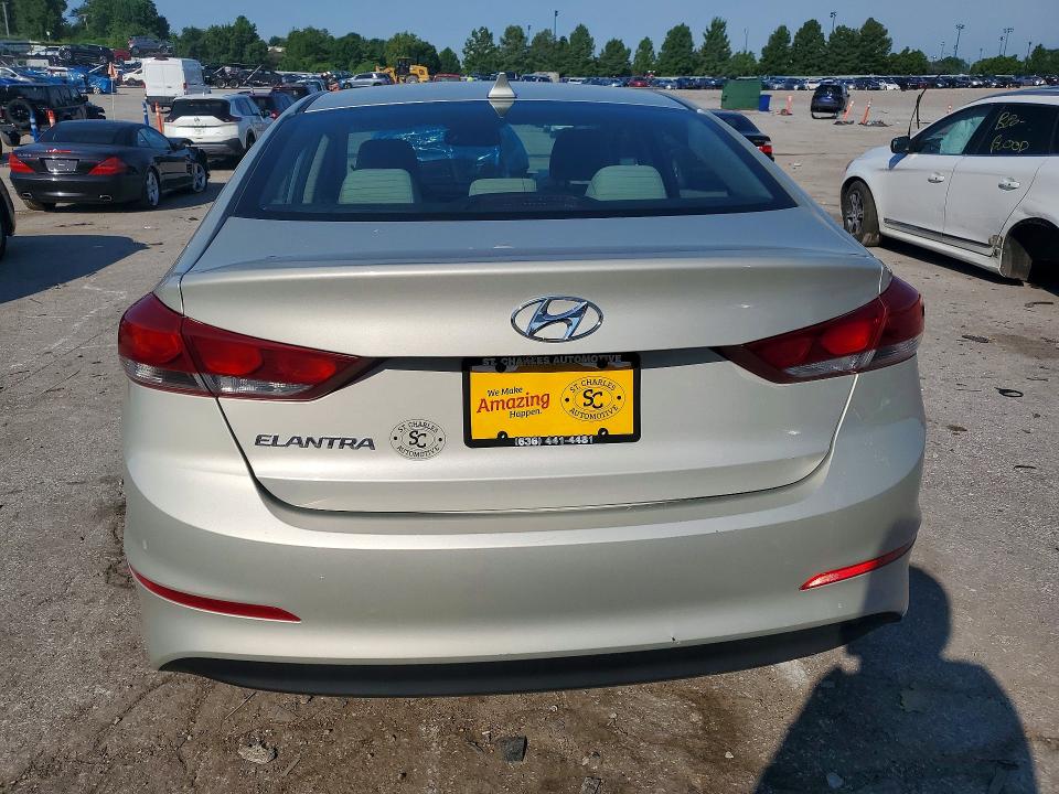 56980506 :رقم المزاد ، 5NPD84LF8JH275962 vin ، 2018 Hyundai Elantra 4d مزاد بيع