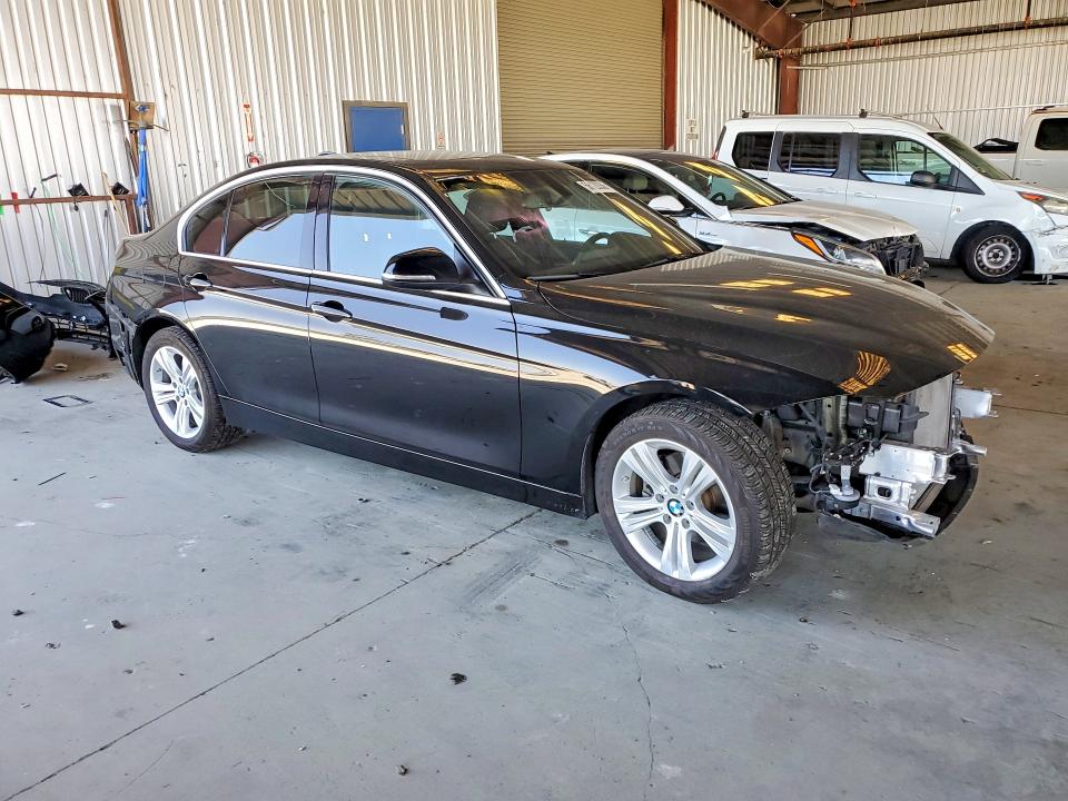 56120356 :رقم المزاد ، WBA8B9G5XHNU51855 vin ، 2017 Bmw 330 مزاد بيع