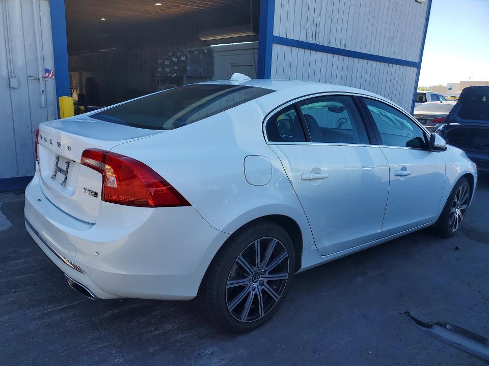 2018 Volvo S60 მანქანა იყიდება აუქციონზე, vin: LYV402TK3JB167841, აუქციონის ნომერი: 85991305