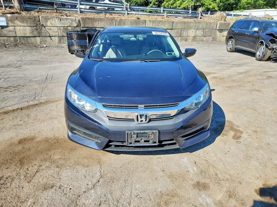 56154336 :رقم المزاد ، 2HGFC2F53JH511281 vin ، 2018 Honda Civic مزاد بيع