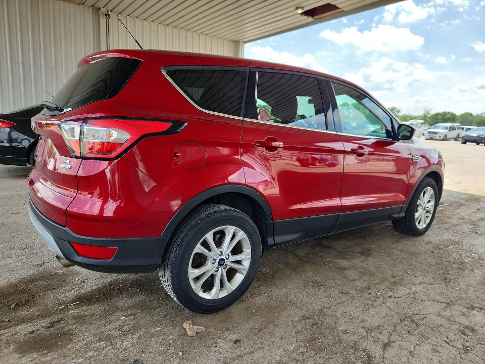 57011606 :رقم المزاد ، 1FMCU0G94HUE33987 vin ، 2017 Ford Escape مزاد بيع