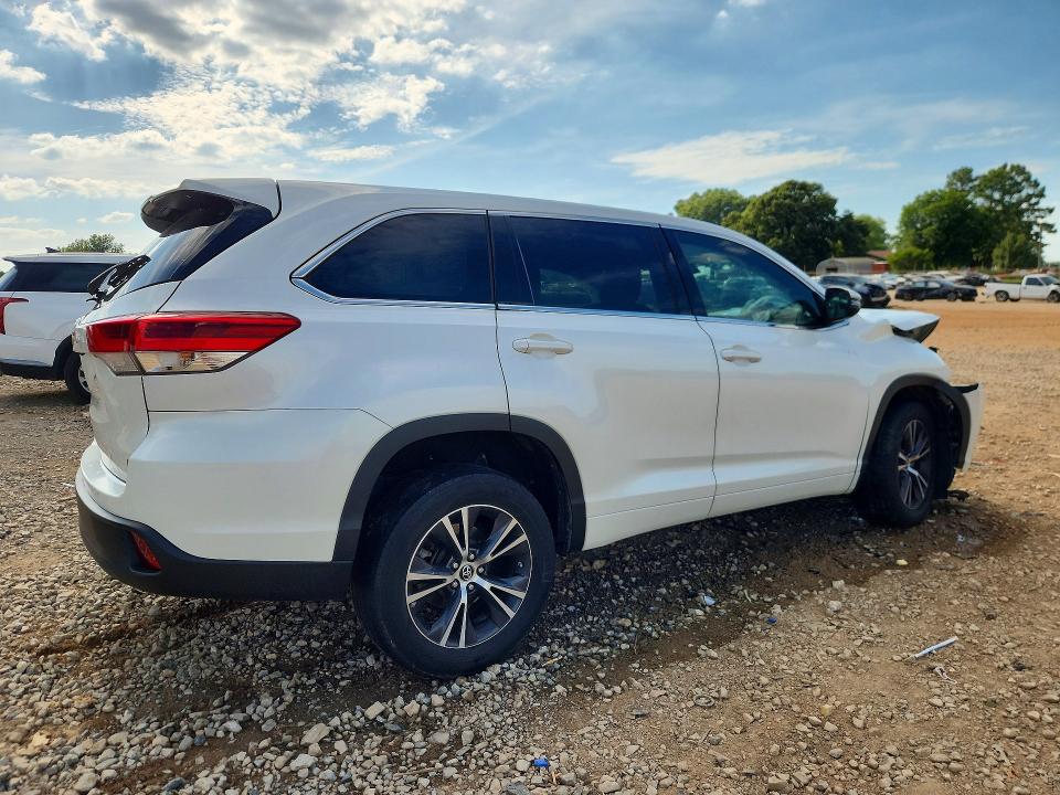 56272496 :رقم المزاد ، 5TDZZRFH1JS248951 vin ، 2018 Toyota Highlander مزاد بيع