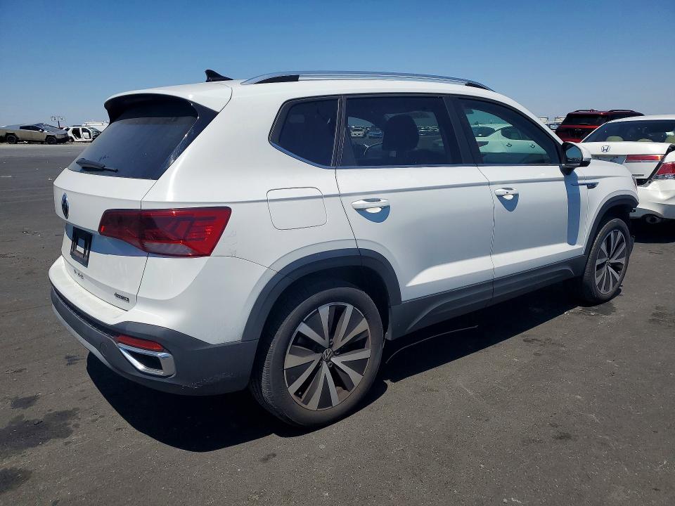 Продаж на аукціоні авто 2022 Volkswagen Taos, vin: 3VVWX7B22NM085071, номер лоту: 57010076