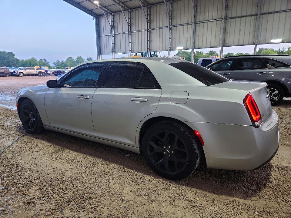 2021 Chrysler 300 მანქანა იყიდება აუქციონზე, vin: 2C3CCABG9MH545771, აუქციონის ნომერი: 53314096