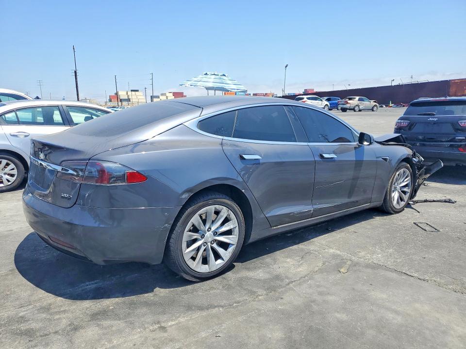 Продажа на аукционе авто 2018 Tesla Model S, vin: 5YJSA1E26JF296411, номер лота: 55539626