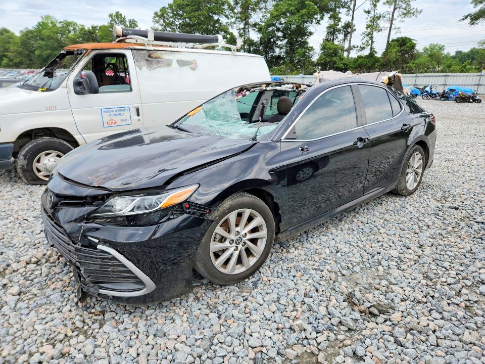 56411456 :رقم المزاد ، 4T1C11AK0NU633030 vin ، 2022 Toyota Camry مزاد بيع