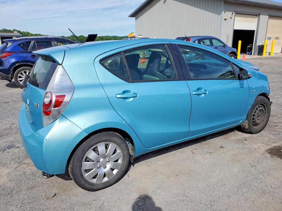 57968166 :رقم المزاد ، JTDKDTB30E1084375 vin ، 2014 Toyota Prius C مزاد بيع