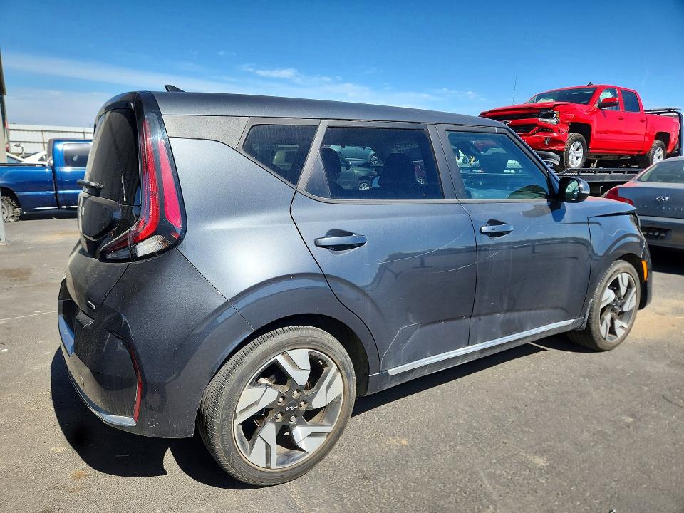 56113036 :رقم المزاد ، KNDJ53AU8P7883114 vin ، 2023 Kia Soul مزاد بيع