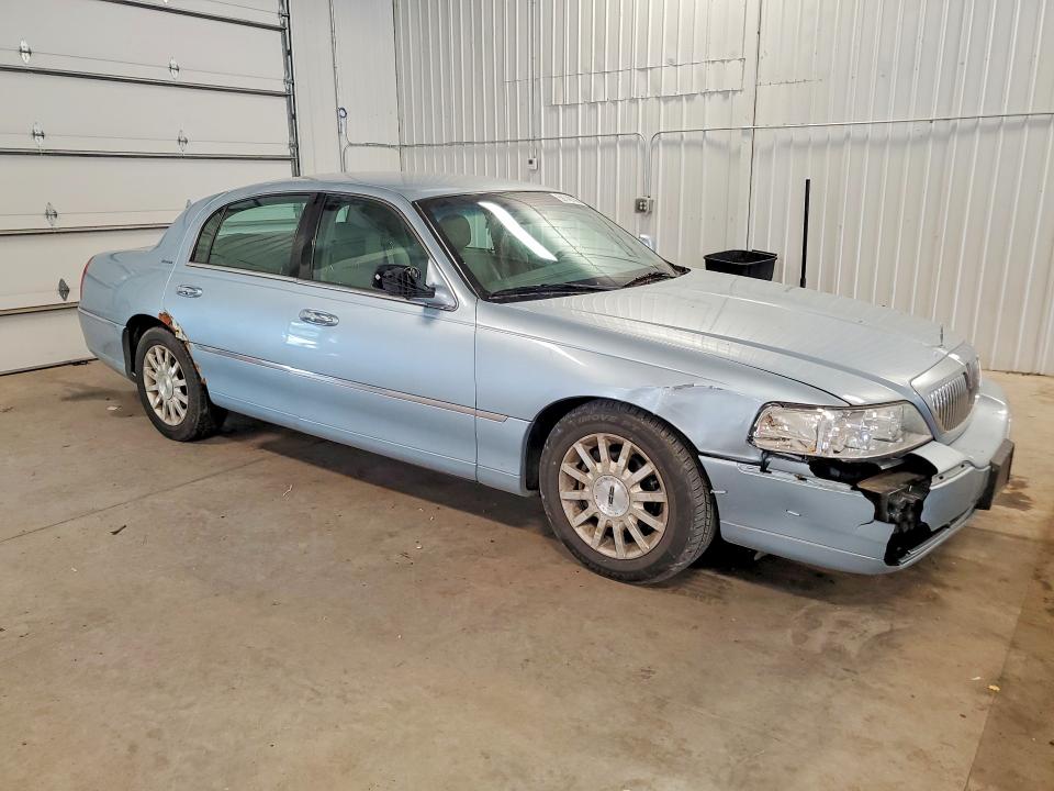 56740106 :رقم المزاد ، 1LNHM81V67Y625042 vin ، 2007 Linc Continental مزاد بيع