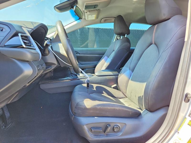 57261396 :رقم المزاد ، 4T1B11HK3JU050432 vin ، 2018 Toyota Camry مزاد بيع