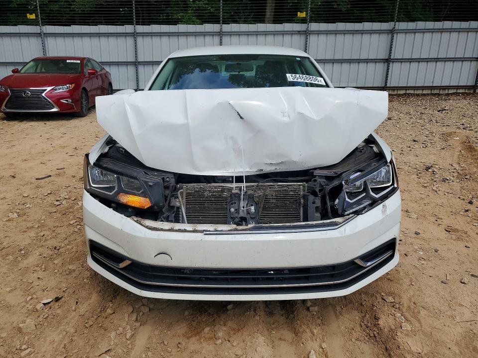 56468806 :رقم المزاد ، 1VWAT7A35HC053149 vin ، 2017 Volkswagen Passat مزاد بيع