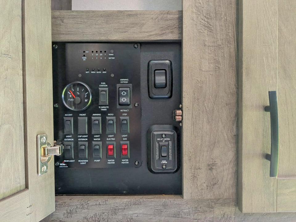 Продажа на аукционе авто 2021 Forest River Shockwave Toy Hauler, vin: 4X4TSHZ22ME005892, номер лота: 56056266
