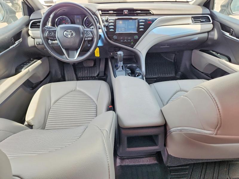 56158146 :رقم المزاد ، 4T1B11HK3JU650545 vin ، 2018 Toyota Camry مزاد بيع