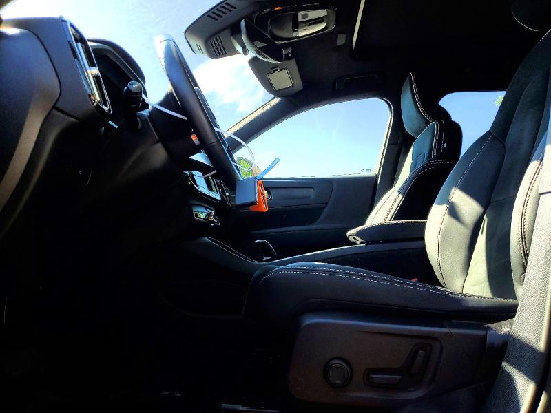 56533776 :رقم المزاد ، YV4ED3UM2P2948713 vin ، 2023 Volvo Xc40 مزاد بيع