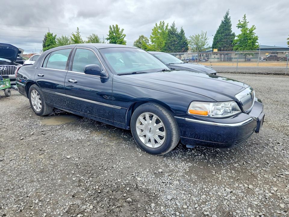 58930606 :رقم المزاد ، 2LNBL8CV2AX613239 vin ، 2010 Lincoln Town Car مزاد بيع