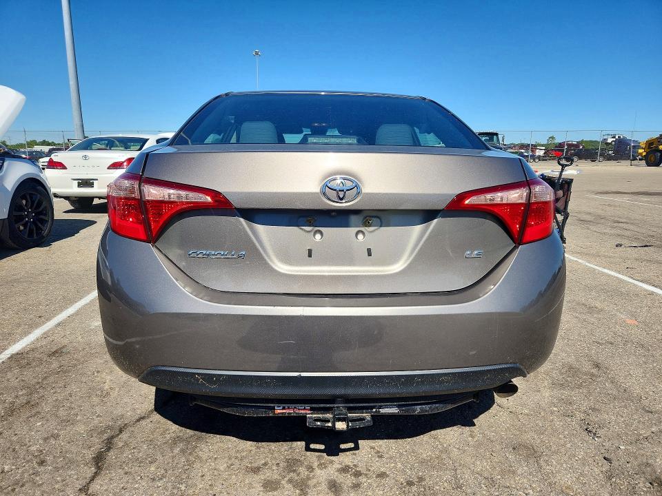 55486906 :رقم المزاد ، 2T1BURHE0JC007071 vin ، 2018 Toyota Corolla مزاد بيع
