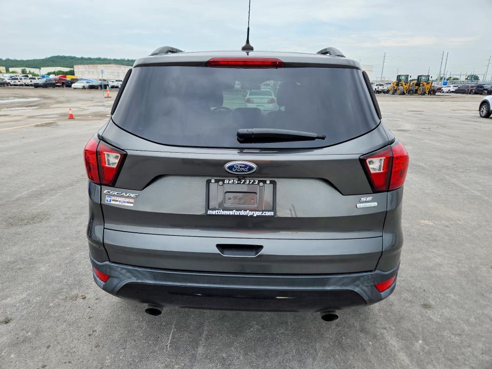 55000686 :رقم المزاد ، 1FMCU0GD8KUC26742 vin ، 2019 Ford Escape مزاد بيع