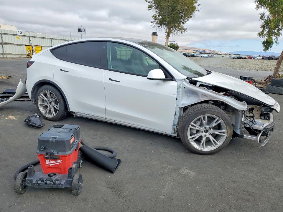56172796 :رقم المزاد ، 7SAYGAEE1PF740969 vin ، 2023 Tesla Model Y مزاد بيع