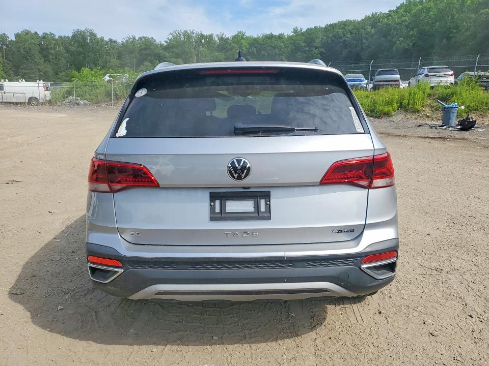 56902476 :رقم المزاد ، 3VVPX7B2XNM064294 vin ، 2022 Volkswagen Taos مزاد بيع