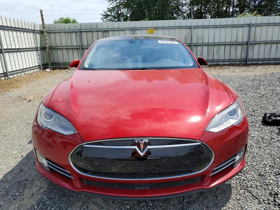 58595926 :رقم المزاد ، 5YJSA1V23FF099302 vin ، 2015 Tesla Model S مزاد بيع