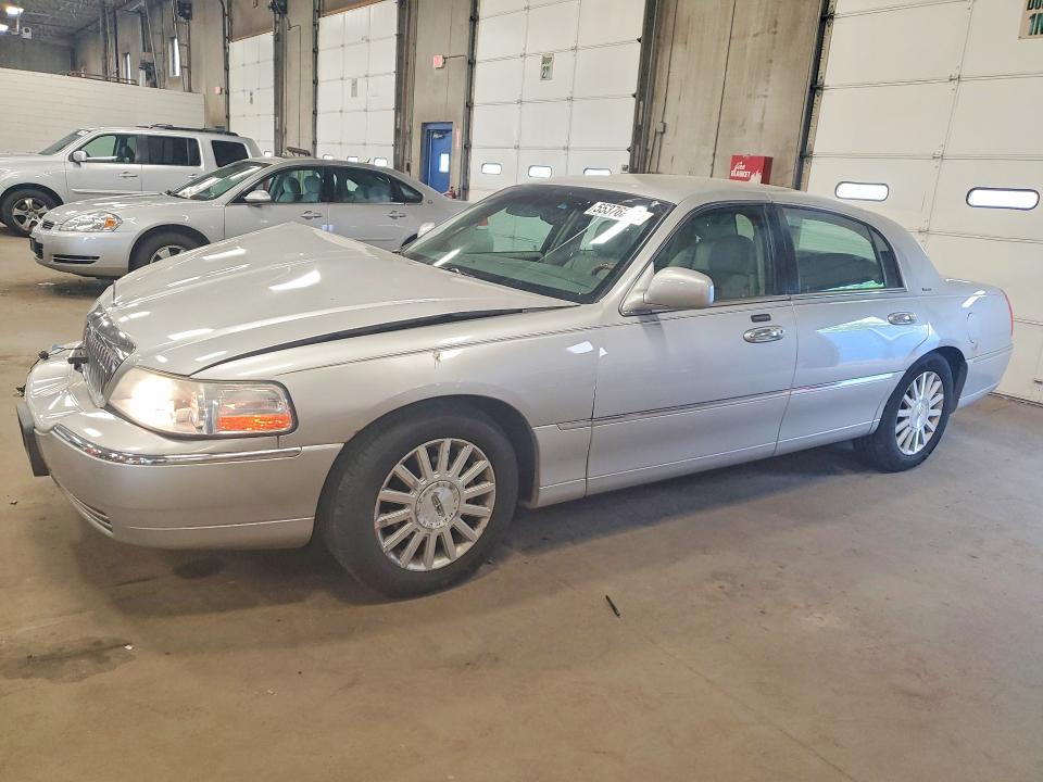 2004 Lincoln Town Car მანქანა იყიდება აუქციონზე, vin: 1LNHM83W34Y615599, აუქციონის ნომერი: 55376266