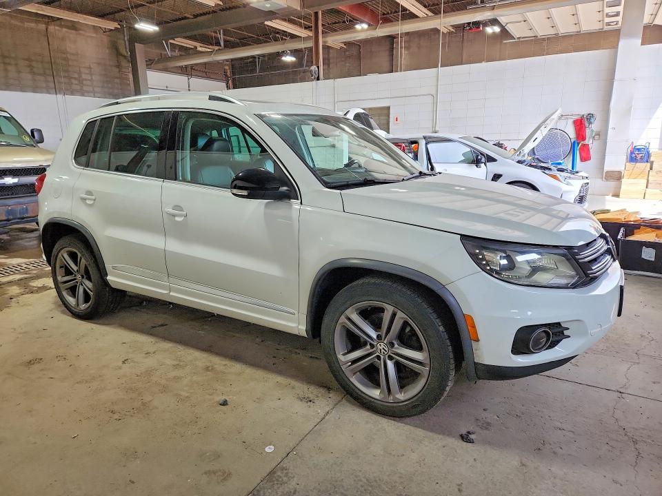 56361536 :رقم المزاد ، WVGUV7AX1HW509056 vin ، 2017 Volkswagen Tiguan مزاد بيع